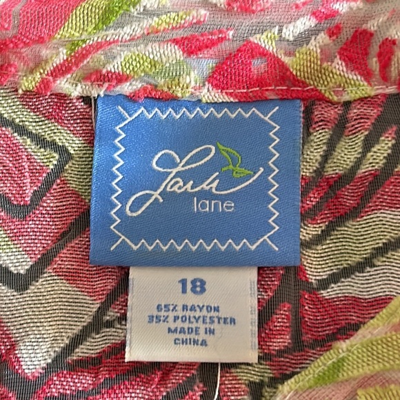 Lash Lane Woman’s Sheer Breezy Floral Print Top - Picture 3 of 7